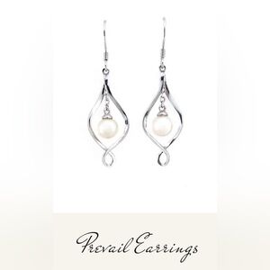 Pearl Chic Prevail Earring